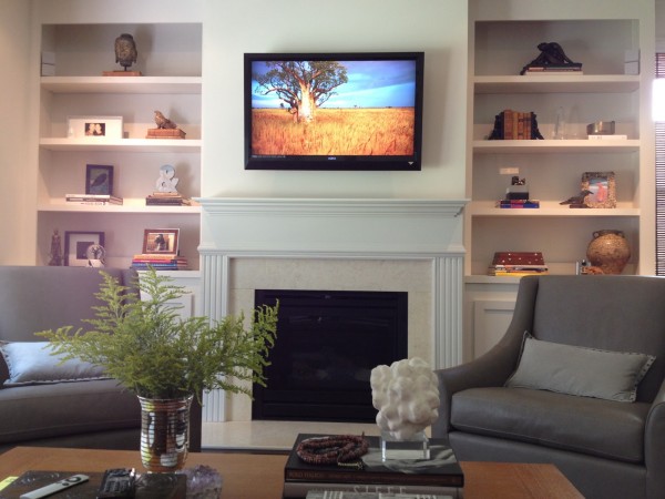 living-room-home-design-interior-sweet-white-modern-fireplace-mantle-and-custom-white-wooden-built-in-shelves-and-gray-vinyl-single-sofas-in-contemporary-white-living-room-decors-fabulous-built-in-sh