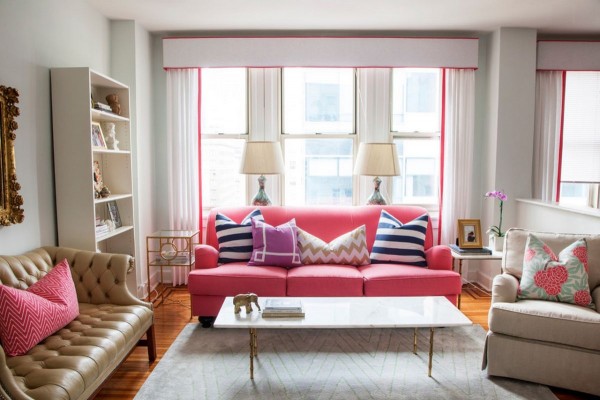 pink-sofa-and-striped-pillows