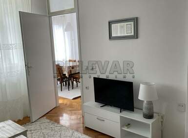 Jednoiposoban stan, Niš, Bulevar Nemanjića, izdavanje, 38m2, 330e, id1356598