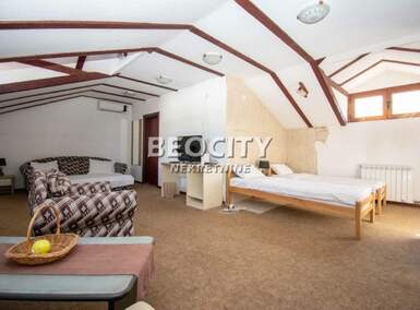 Poslovni prostor / Lokal, Beograd, Rakovica, izdavanje, 1150m2, 8500e, id1376599