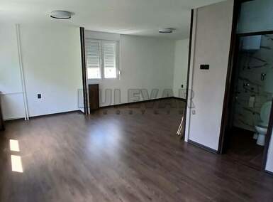 Poslovni prostor / Lokal, Niš, Dom zdravlja, izdavanje, 72m2, 700e, id1391764