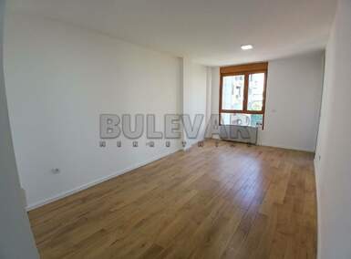 Poslovni prostor / Lokal, Niš, Bulevar Nemanjića Zona 3, izdavanje, 68m2, 600e, id1411973