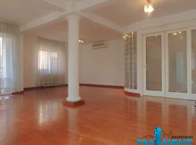 Stan, Beograd, Hram Svetog Save, izdavanje, 203m2, 2500e, id762081