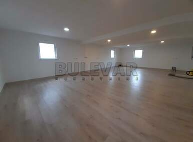 Poslovni prostor / Lokal, Niš, Pantelej(Niš), izdavanje, 150m2, 700e, id1137208