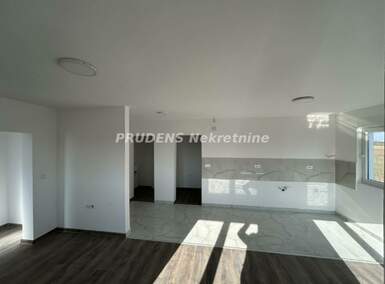 Trosoban stan, Beograd, Surčin (mesto), prodaja, 63m2, 70000e, id1464826