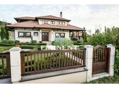 Kuća, Aranđelovac - Bukulja | Prodaja · 350m² · 1.080.000€