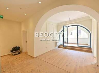 Poslovni prostor / Lokal, Novi Sad - Petrovaradin | Izdavanje · 250m² · 3.200€