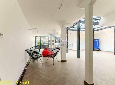 Poslovni prostor / Lokal, Beograd - Skadarlija | Izdavanje · 200m² · 2.500€