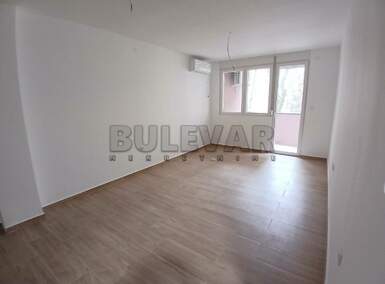 Poslovni prostor / Lokal, Niš - Bulevar Nemanjića | Izdavanje · 49m² · 300€