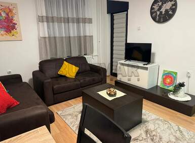 Jednosoban stan, Niš - Pravni fakultet | Izdavanje · 34m² · 350€