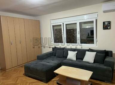 Jednosoban stan, Niš - Bulevar Nemanjića | Izdavanje · 45m² · 300€
