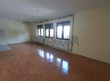 Troiposoban stan, Niš - Durlan | Izdavanje · 90m² · 370€