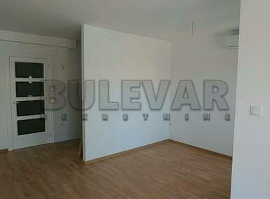 Jednosoban stan, Niš - Bulevar Nemanjića | Izdavanje · 33m² · 300€