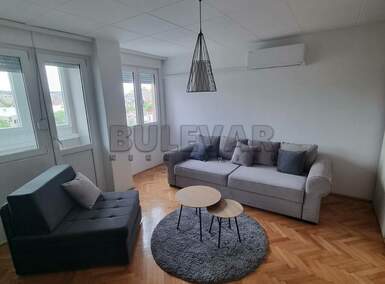 Jednoiposoban stan, Niš - Bulevar Nemanjića | Izdavanje · 48m² · 350€