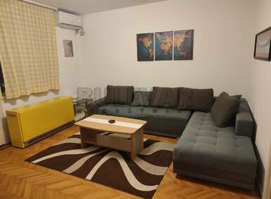 Jednoiposoban stan, Niš - Medicinski fakultet | Izdavanje · 45m² · 350€