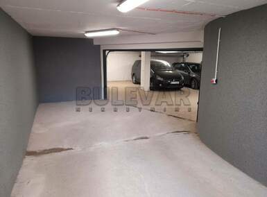 Garaza, Niš - Crveni pevac | Izdavanje · 11m² · 60€