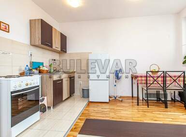 Garsonjera, Niš - Crveni pevac | Izdavanje · 25m² · 300€