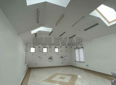 Poslovni prostor / Lokal, Svrljig - Svrljig | Izdavanje · 430m² · 1.200€