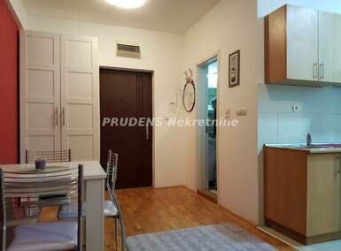 Jednoiposoban stan, Beograd - Južni bulevar | Izdavanje · 36m² · 400€