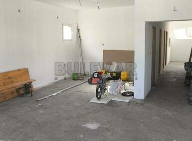 Poslovni prostor / Lokal, Kragujevac - Stanovo | Izdavanje · 200m² · 1.400€