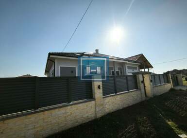Kuća, Varvarin - Širi centar | Prodaja · 400m² · 250.000€