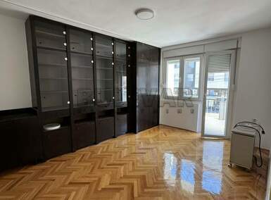 Poslovni prostor / Lokal, Niš - Crveni pevac | Izdavanje · 62m² · 350€