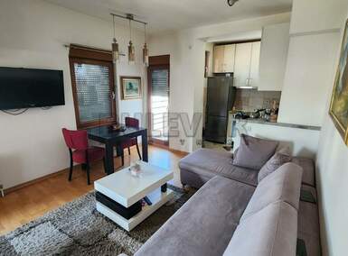 Jednoiposoban stan, Niš - Filozofski fakultet | Izdavanje · 45m² · 300€