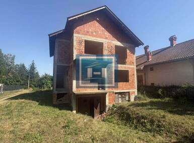 Kuća, Jagodina | Prodaja · 300m² · 40.000€
