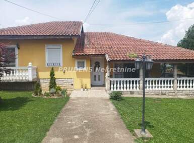 Kuća, Beograd - Surčin (mesto) | Prodaja · 250m² · 552.000€