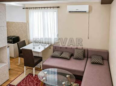 Jednoiposoban stan, Niš - Medicinski fakultet | Izdavanje · 38m² · 250€