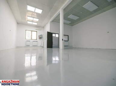 Poslovni prostor / Lokal, Beograd - Zemun polje | Prodaja · 1055m² · 2.400.000€