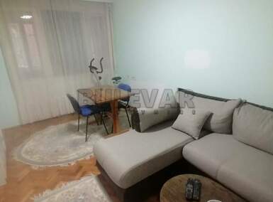 Jednoiposoban stan, Niš - Medicinski fakultet | Izdavanje · 46m² · 350€