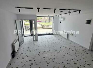 Poslovni prostor / Lokal, Beograd - Vukov Spomenik | Izdavanje · 296m² · 3.800€