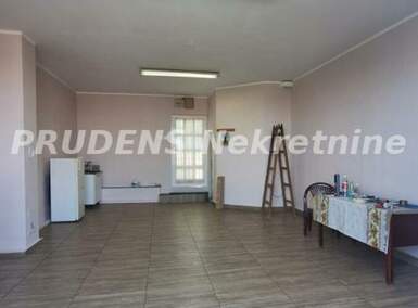 Poslovni prostor / Lokal, Beograd - Kumodraž | Izdavanje · 39m² · 400€