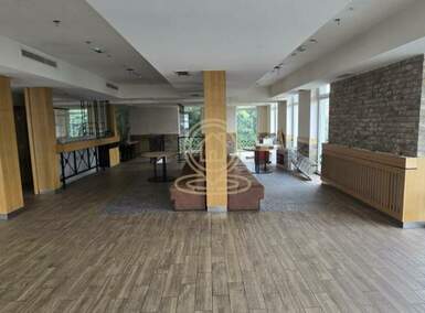 Poslovni prostor / Lokal, Beograd - Kaluđerica | Izdavanje · 200m² · 1.500€