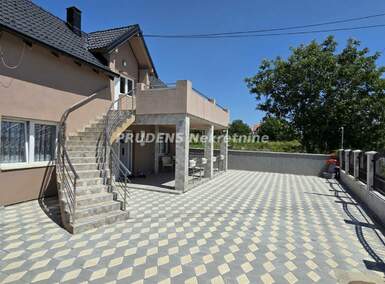 Kuća, Beograd - Surčin (mesto) | Prodaja · 210m² · 245.000€