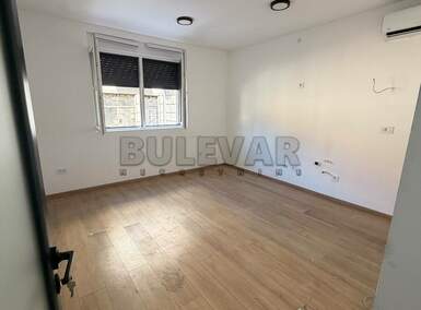 Poslovni prostor / Lokal, Leskovac - Centar | Izdavanje · 100m² · 600€
