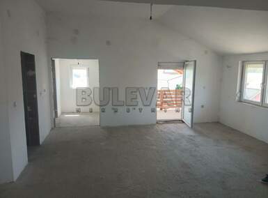 Kuća, Niš - Donji Komren | Prodaja · 186m² · 300.000€