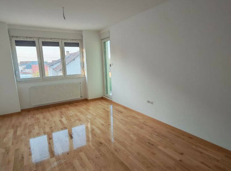 Stan Novi Sad, Adice – fotografija 1