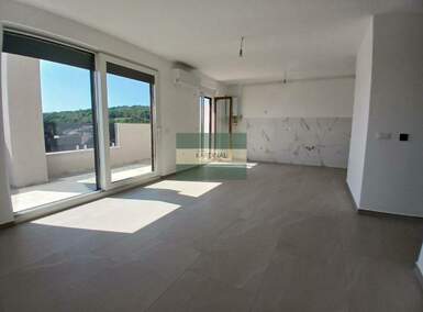 Trosoban stan, Jagodina | Prodaja · 76m² · 143.000€