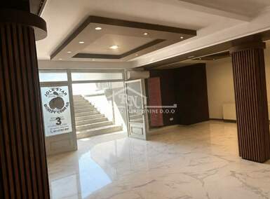 Poslovni prostor / Lokal, Beograd - Petlovo Brdo | Izdavanje · 180m² · 1.000€