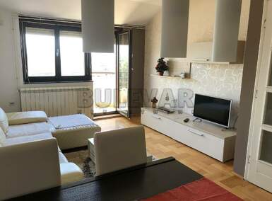 Trosoban stan, Niš - Pantelej(Niš) | Izdavanje · 77m² · 600€