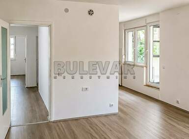 Poslovni prostor / Lokal, Niš - Centar | Izdavanje · 85m² · 850€