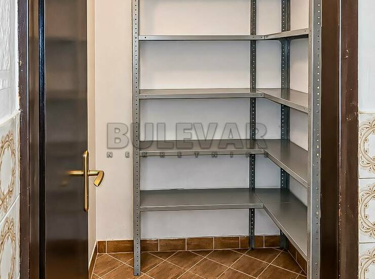 Stan Niš, Svetinikolska crkva – fotografija 6