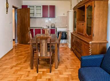 Jednoiposoban stan, Pravni fakultet · 35m² · 300€ | SveNekretnine