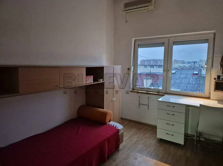 Stan Niš, Crveni pevac – fotografija 1