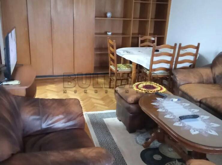 Stan Niš, Crveni pevac – fotografija 3