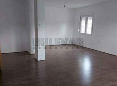 Troiposoban stan, Brzi brod · 117m² · 550€ | SveNekretnine
