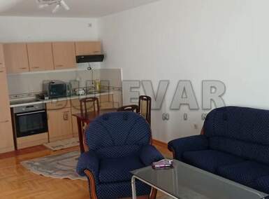 Trosoban stan, Centar · 90m² · 400€ | SveNekretnine