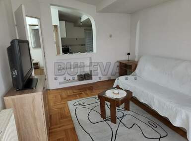 Jednoiposoban stan, Centar · 40m² · 350€ | SveNekretnine